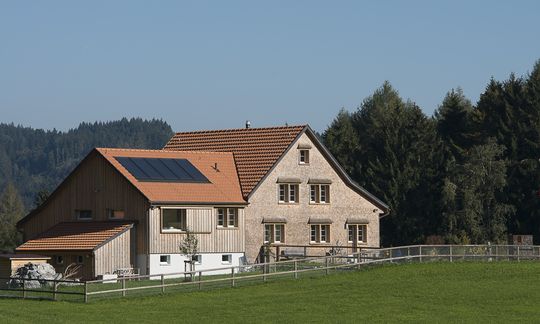 Symbolbild für Umfassende Gebäudehüllensanierung