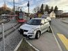 Unfallfahrzeug im Zaun der Appenzeller Bahnen