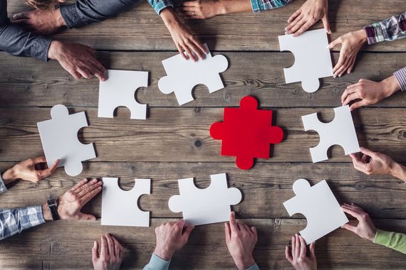 Soziale Einrichtungen Puzzle zur Symbolik des Miteinanders