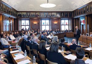 Regierungsrat Dölf Biasotto begrüsste die Teilnehmenden herzlich zur Jahresversammlung im Kantonsratssaal.