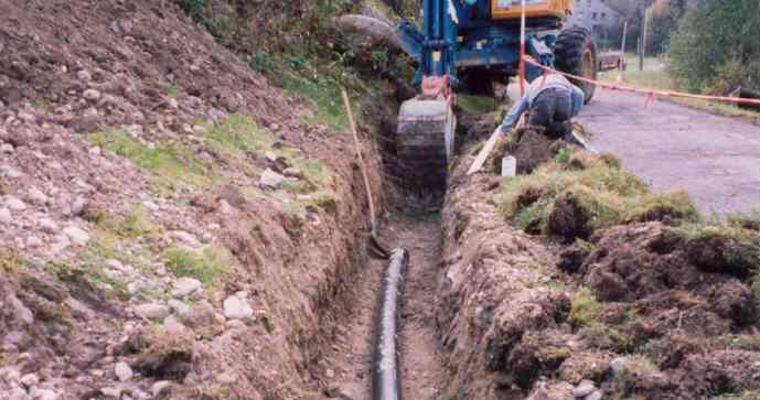 Neuverlegung der Rohre für die Abwasseranlage