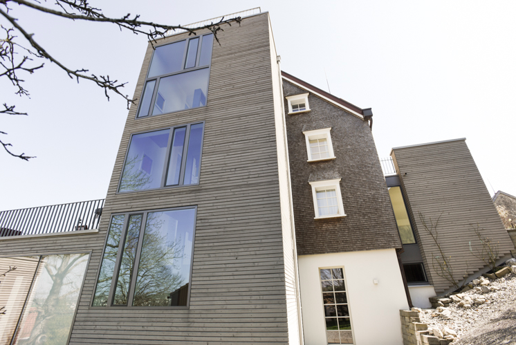 altes Haus mit einem neuen Ausbau